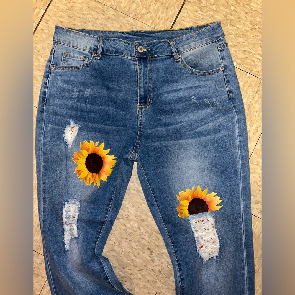 Sunflower Embroidered Distressed Boyfriend Jeans - Blue Sz L